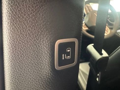 New 2027 Chrysler Pacifica Select AWD/4WD image 21