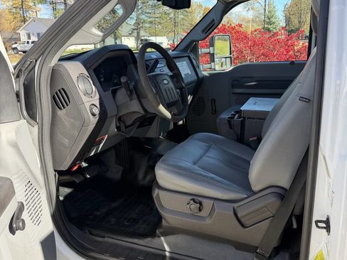 Used 2012 Ford F450 XL w/ Snow Plow Prep Pkg image 6