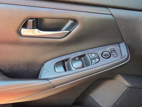 Used 2024 Nissan Sentra SV FWD image 30