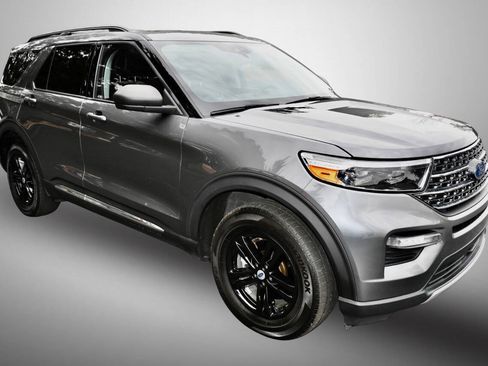 Used 2021 Ford Explorer XLT AWD/4WD image 9