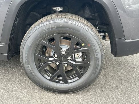 New 2026 Jeep Grand Cherokee 4WD image 18