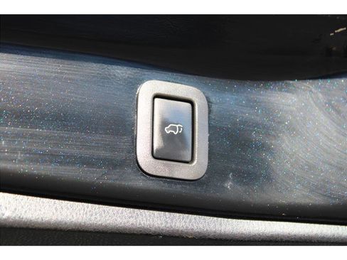 Used 2017 Toyota Highlander SE image 38