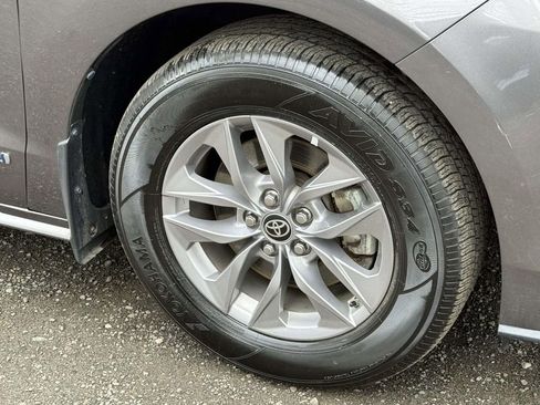 Used 2021 Toyota Sienna LE image 7