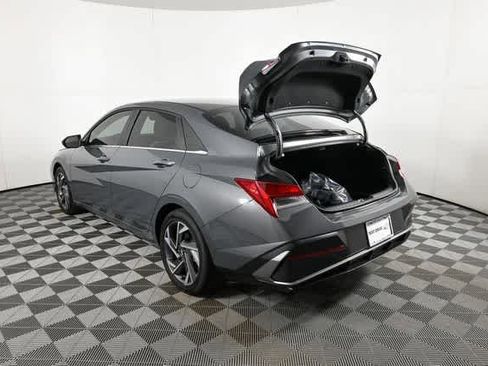 New 2025 Hyundai Elantra Limited image 30