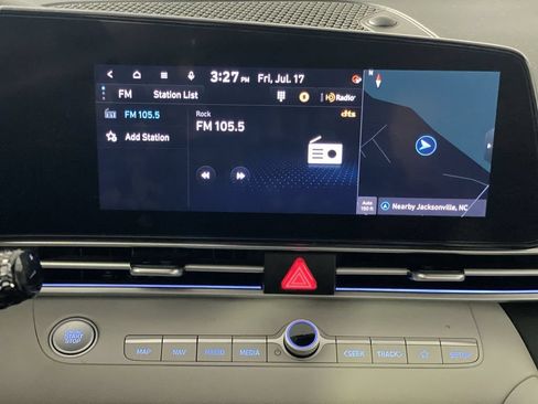 Used 2025 Hyundai Elantra Limited FWD image 12
