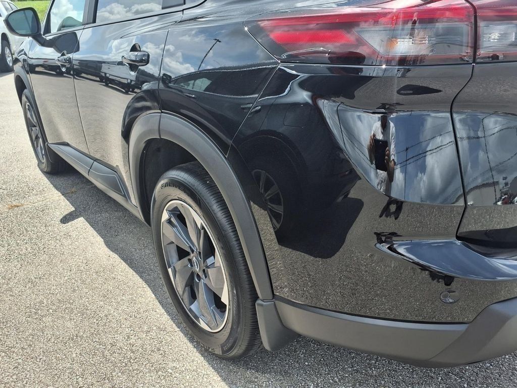 Used 2026 Nissan Rogue SV FWD image 19