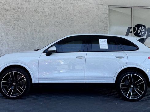 Used 2017 Porsche Cayenne Platinum Edition w/ Premium Package (PJV) AWD/4WD image 7