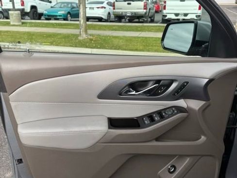 Used 2020 Chevrolet Traverse Premier image 14