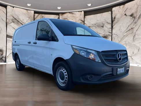Used 2022 Mercedes-Benz Metris image 3