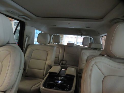 Used 2020 Lincoln Navigator Reserve w/ Luxury Package image 49