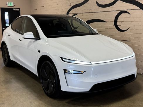 Used 2026 Tesla Model Y 2WD image 14