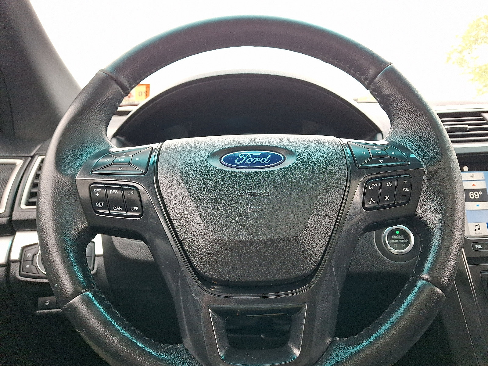 Used 2017 Ford Explorer XLT w/ Equipment Group 202A AWD/4WD image 21
