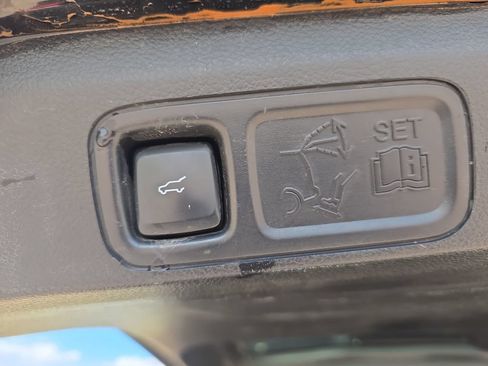 Used 2020 Ford Expedition Limited w/ Equipment Group 302A AWD/4WD image 14