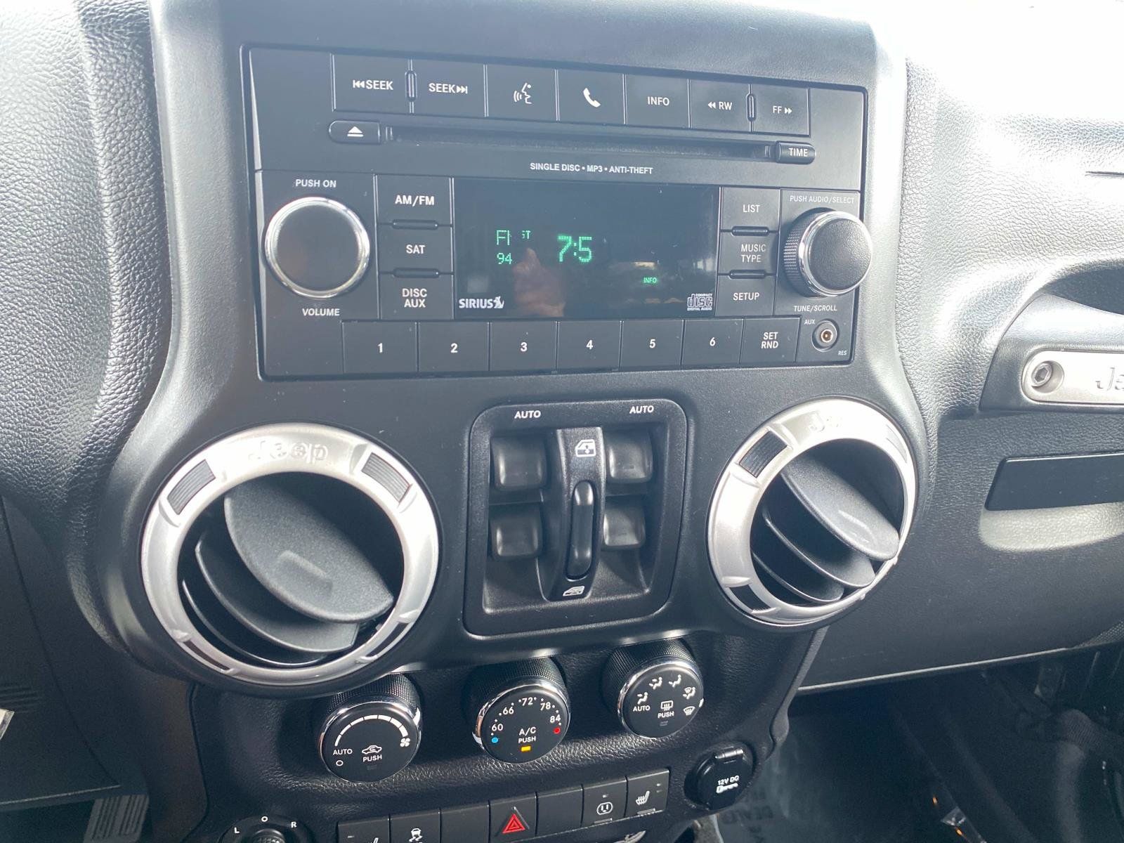 Used 2014 Jeep Wrangler Unlimited Sahara w/ Connectivity Group AWD/4WD image 13