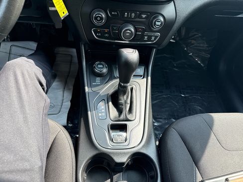 Used 2020 Jeep Cherokee Latitude AWD/4WD image 22