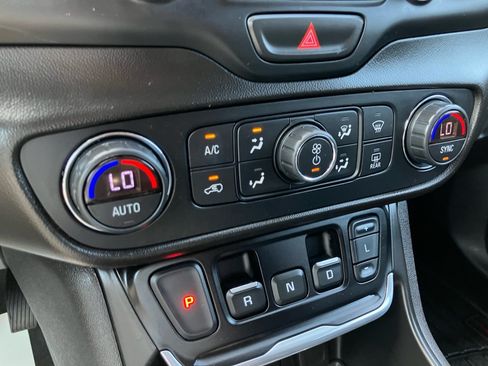 Used 2021 GMC Terrain SLT w/ Elevation Edition FWD image 22