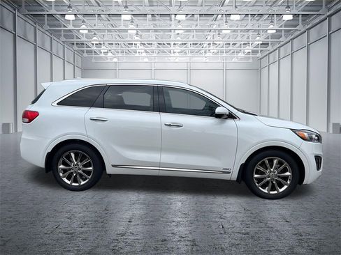 Used 2017 Kia Sorento SX image 8
