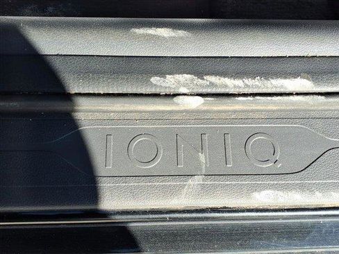 Used 2019 Hyundai Ioniq Plug-In Hybrid image 18