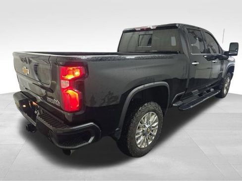 Used 2022 Chevrolet Silverado 2500 High Country w/ Safety Package II image 4