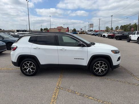 Used 2025 Jeep Compass Limited AWD/4WD image 7