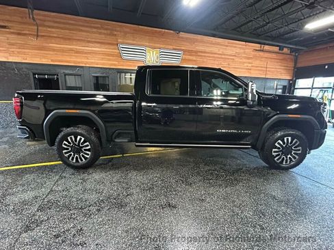 Used 2025 GMC Sierra 2500 Denali Ultimate AWD/4WD image 2