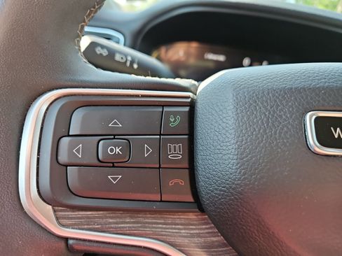 Used 2024 Jeep Wagoneer L Series II w/ Flexible Seating Group AWD/4WD image 25
