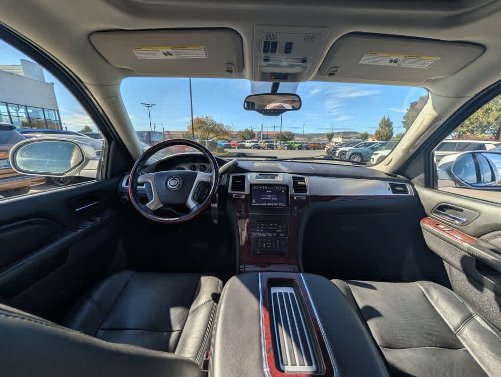 Used 2014 Cadillac Escalade Luxury AWD/4WD image 13