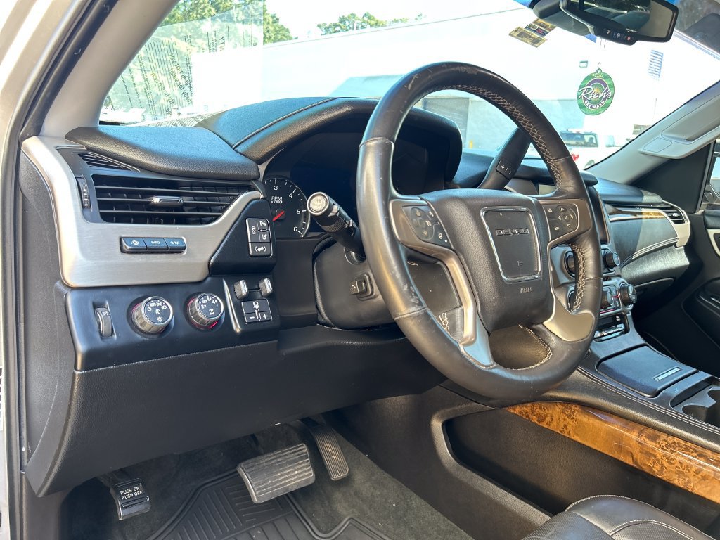 Used 2015 GMC Yukon Denali w/ Touring Package AWD/4WD image 8