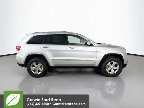 Used 2011 Jeep Grand Cherokee Limited w/ Luxury Group II AWD/4WD image 10