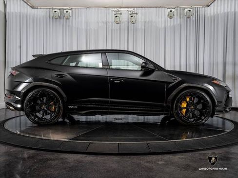 Used 2024 Lamborghini Urus Performante AWD/4WD image 18