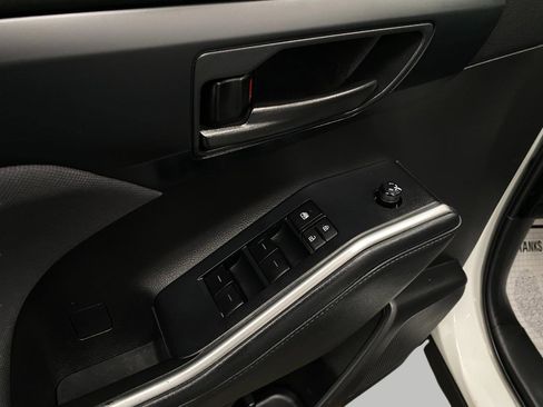 Used 2023 Toyota Highlander L image 29