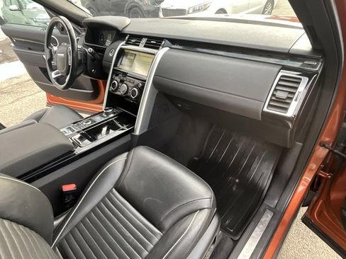 Used 2018 Land Rover Discovery HSE image 32