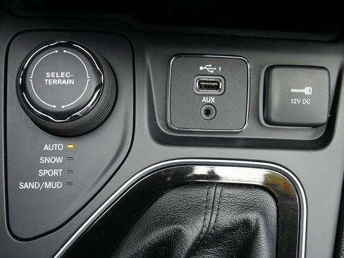 Used 2023 Jeep Cherokee Altitude Lux w/ Lux Elite Package image 22