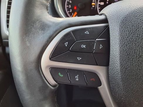 Used 2018 Jeep Grand Cherokee Laredo RWD image 13