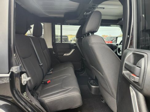 Used 2017 Jeep Wrangler Unlimited Sahara w/ Connectivity Group image 46