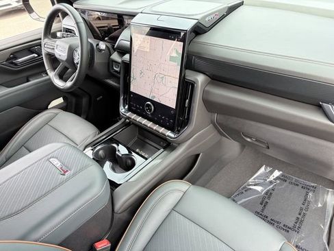Used 2025 GMC Yukon AT4 w/ AT4 Premium Package AWD/4WD image 21