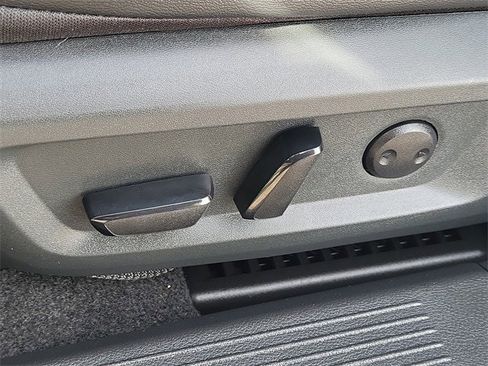 Used 2023 Nissan Rogue SL w/ SL Premium Package image 23