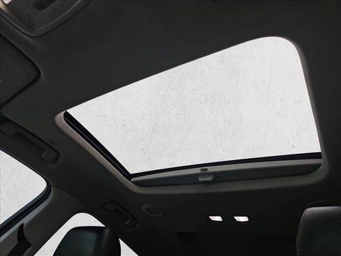 Used 2019 Chevrolet Traverse Premier w/ Driver Confidence II Package image 11