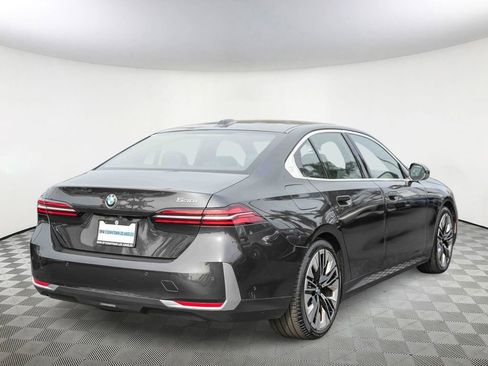 Used 2025 BMW 530i 530i w/ Premium Package image 4