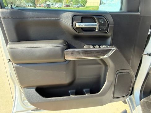 Used 2020 Chevrolet Silverado 1500 LTZ AWD/4WD image 16
