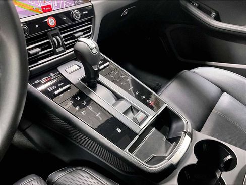 Used 2025 Porsche Macan image 20
