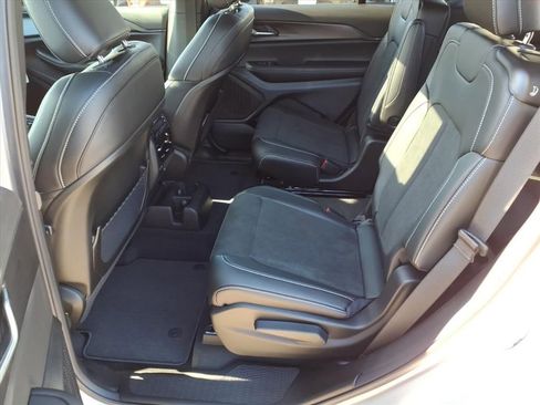 New 2025 Jeep Grand Cherokee L Altitude image 12