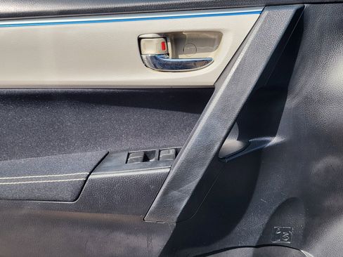 Used 2015 Toyota Corolla LE image 24