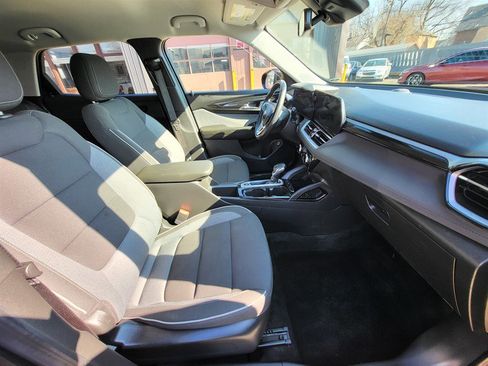 Used 2024 Chevrolet TrailBlazer LT w/ Convenience Package image 9