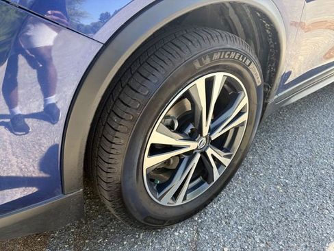 Used 2019 Nissan Rogue SV w/ Premium Package image 10