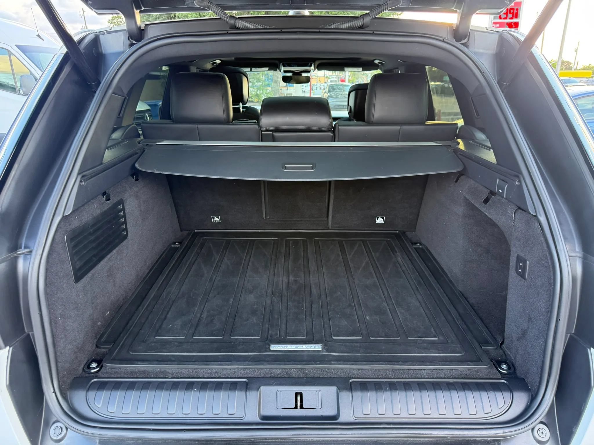 Used 2018 Land Rover Range Rover Sport HSE AWD/4WD image 26