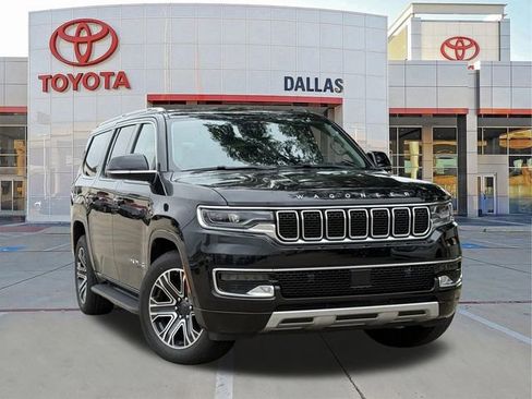 Used 2024 Jeep Wagoneer L Series II RWD image 1