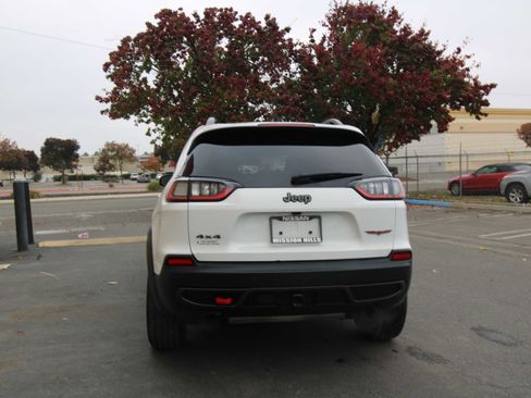 Used 2019 Jeep Cherokee Trailhawk image 11