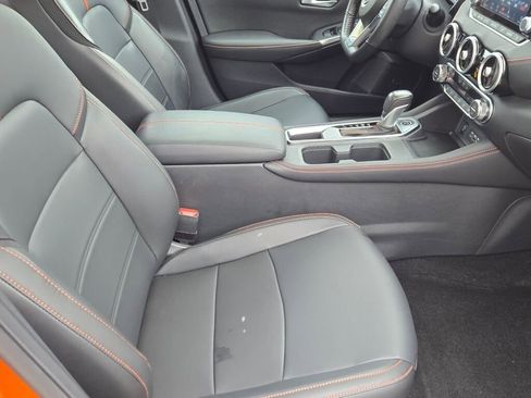 Used 2025 Nissan Sentra SR w/ SR Premium Package image 6