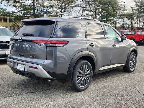 New 2025 Nissan Pathfinder SL image 4